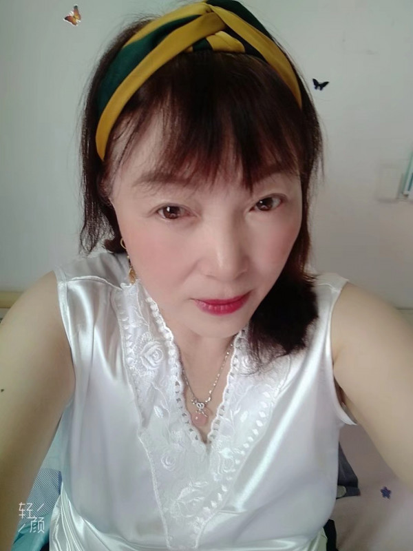 温柔可爱的老阿姨